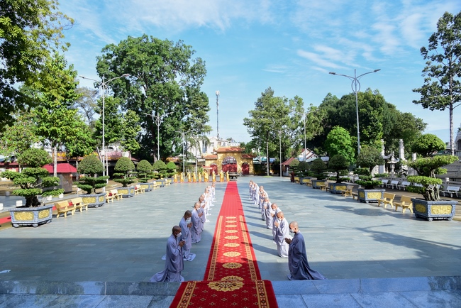 Lễ truyền giới Sa di Phương Trượng